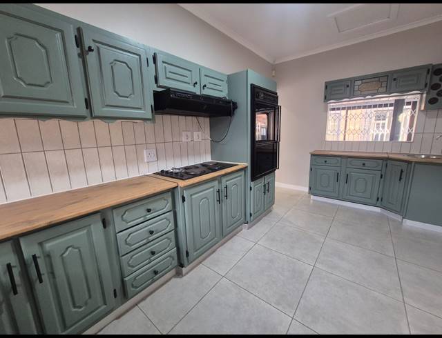 4 BEDROOM HOUSE FOR SALE IN VANDERBIJLPARK SE 3